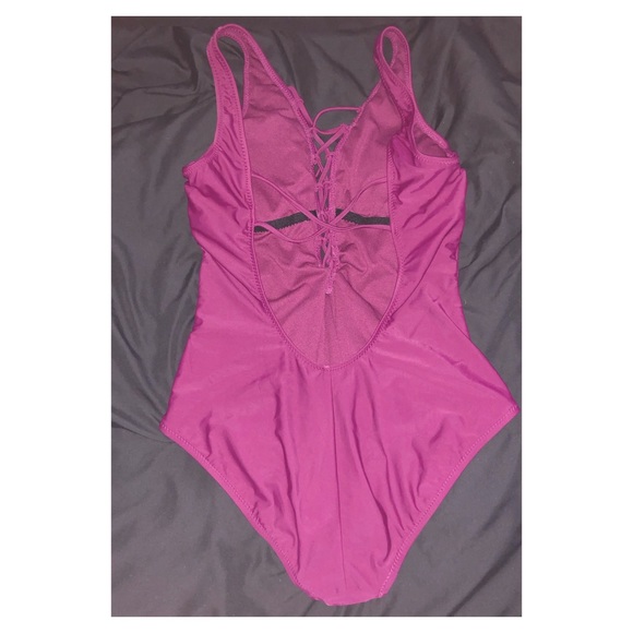 One piece bsuit - Picture 2 of 3